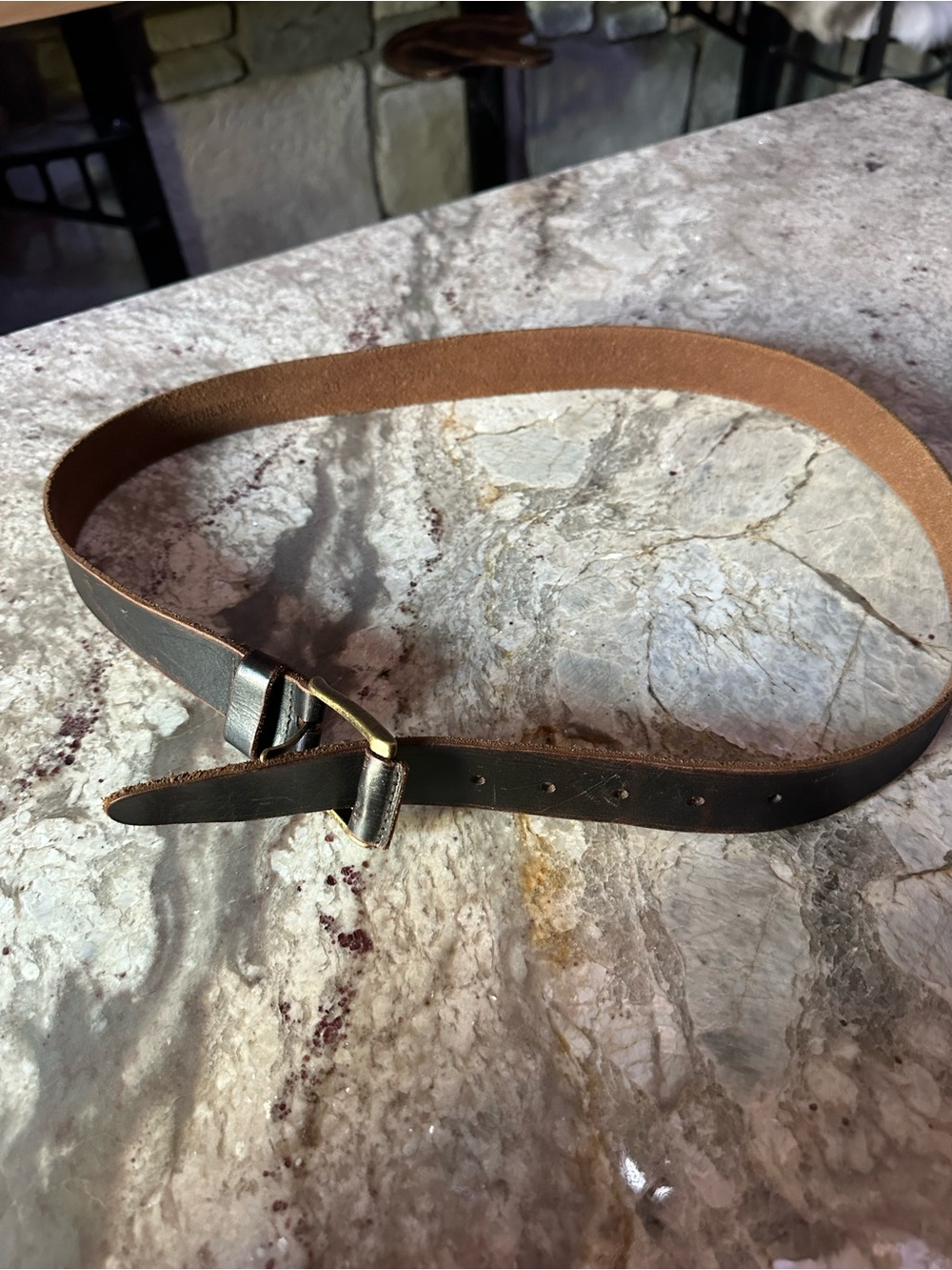 Classic Brown Leather Men’s Belt with Brass-Tone Buckle